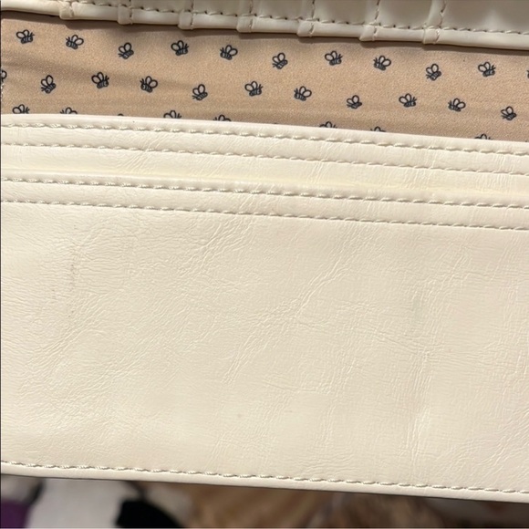 Winnie the Pooh Cream Clutch Wallet Loungefly & Disney Hard Tag VERY RARE - Picture 11 of 16